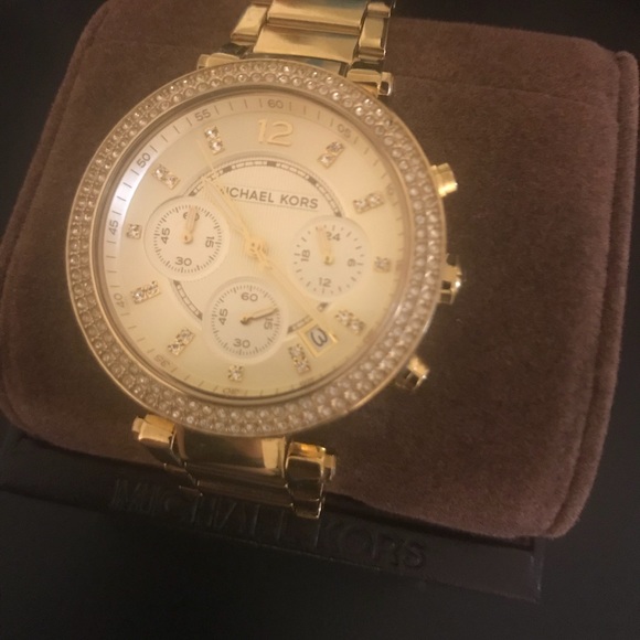 Authentic Michael Kors gold watch - Picture 2 of 3